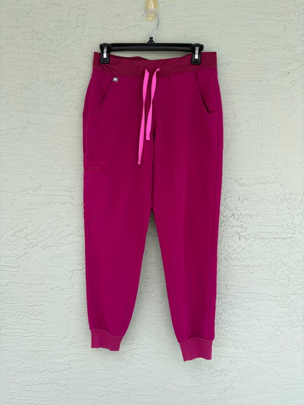 FIGS Zamora Jogger Scrub Pants Womens Size S Magenta Pink Drawstring